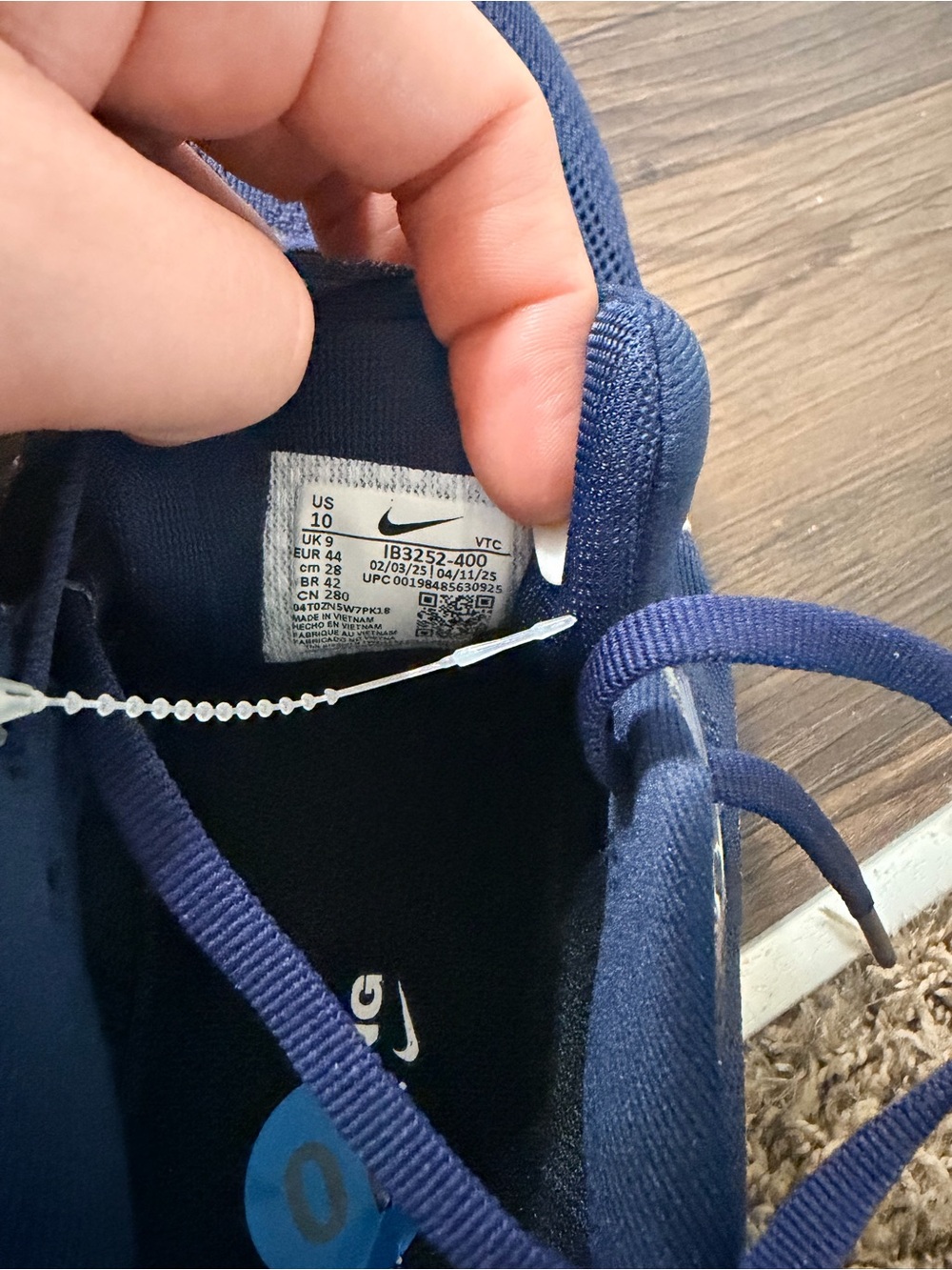Nike Men's Dark Blue Low-Top Athletic Shoes